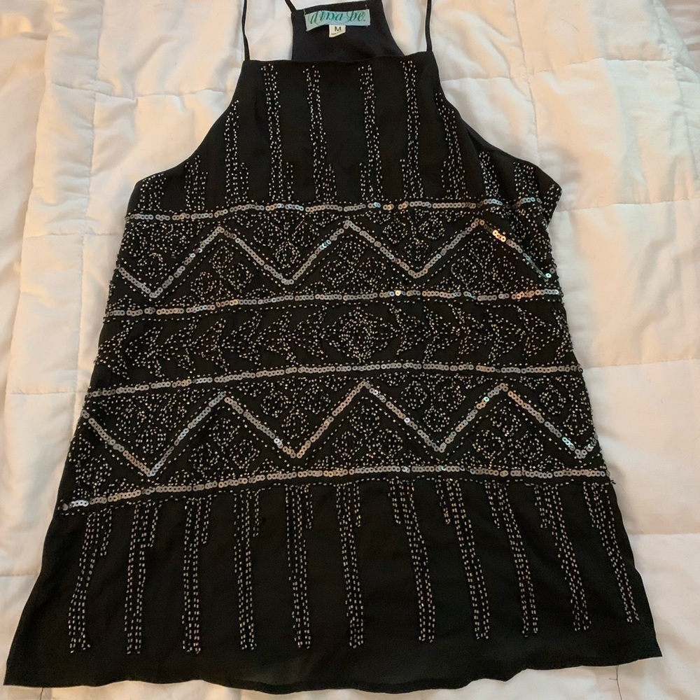 Medium tank with beaded geometric pattern